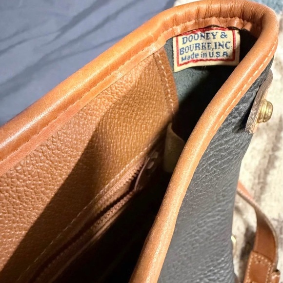 Dooney & Bourke Black and Brown Leather vintage Bag - Picture 2 of 8